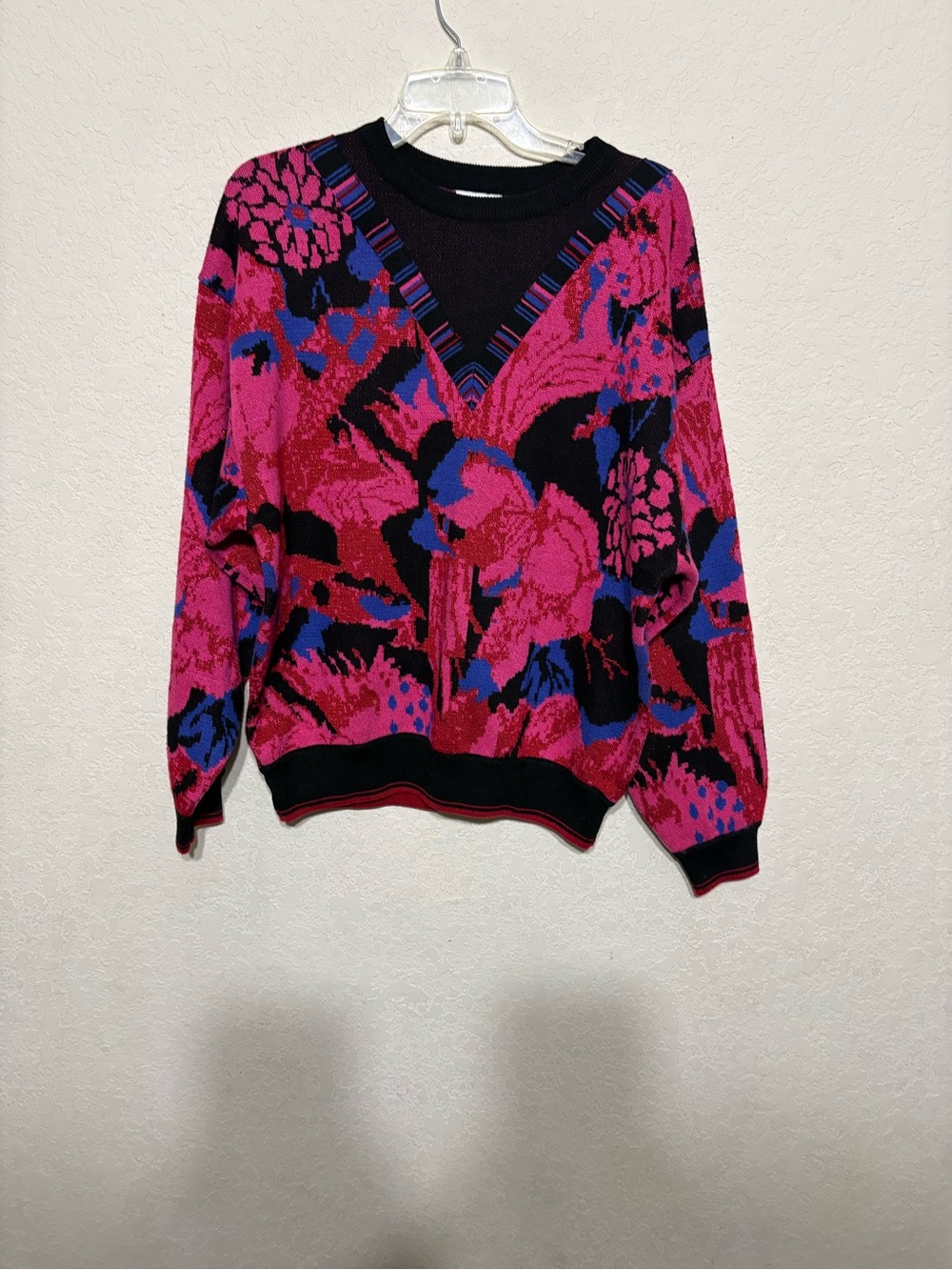 Lili Sidonio V-Neck Floral Knit Sweater in Pink & Black